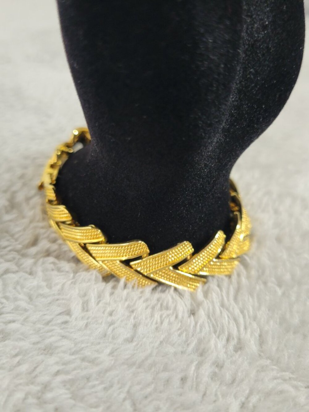 Vintage Gold Tone Chevron Link Bracelet Textured Statement Jewelry B10E